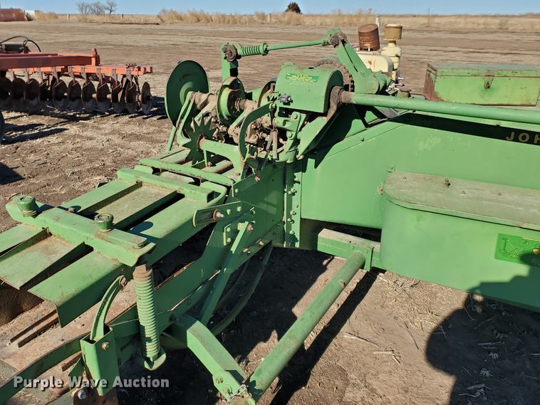image for item HW9592 John Deere 14T  small square baler