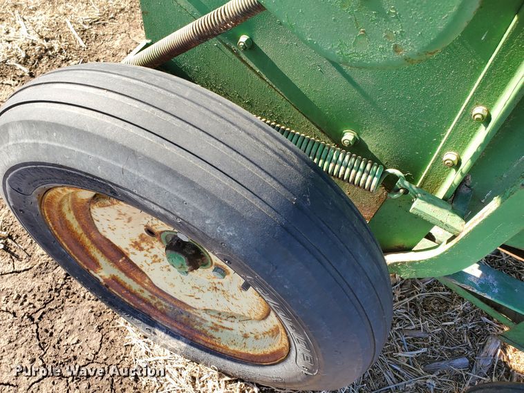 image for item HW9592 John Deere 14T  small square baler