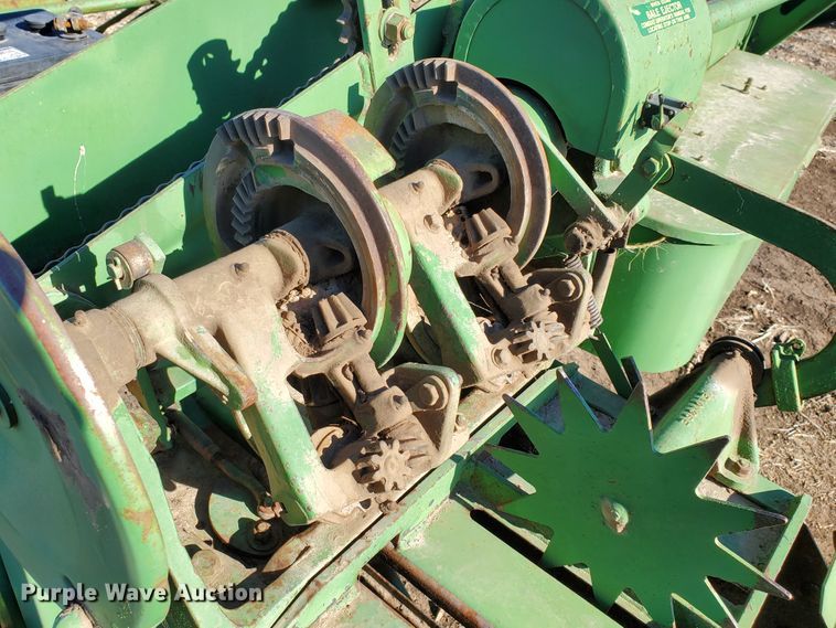 image for item HW9592 John Deere 14T  small square baler