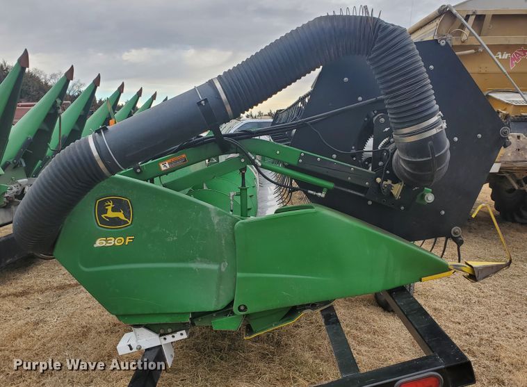 image for item HW9608 2011 John Deere 630F  Hydraflex head