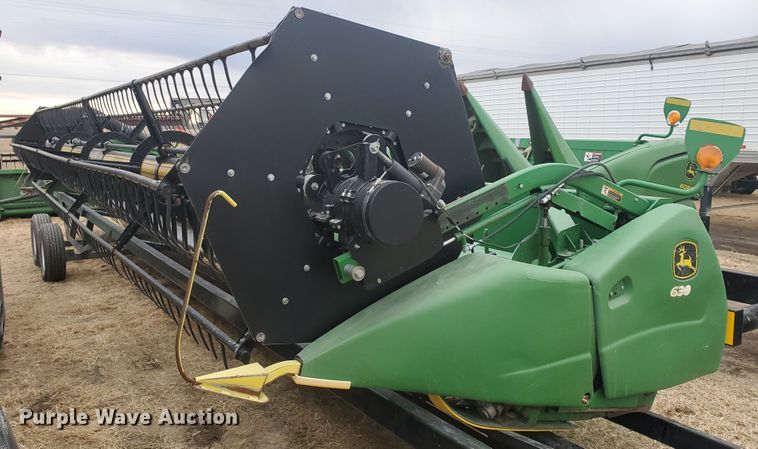 image for item HW9608 2011 John Deere 630F  Hydraflex head