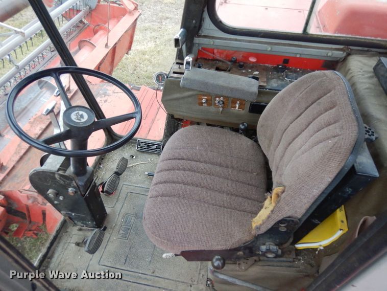 image for item IG9132 1985 Massey-Ferguson 850  RWA combine