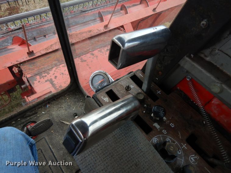 image for item IG9132 1985 Massey-Ferguson 850  RWA combine