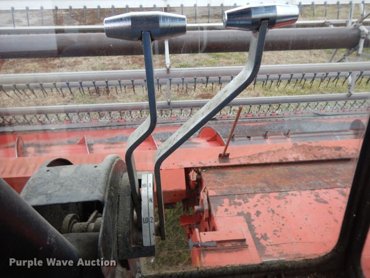 image for item IG9132 1985 Massey-Ferguson 850  RWA combine