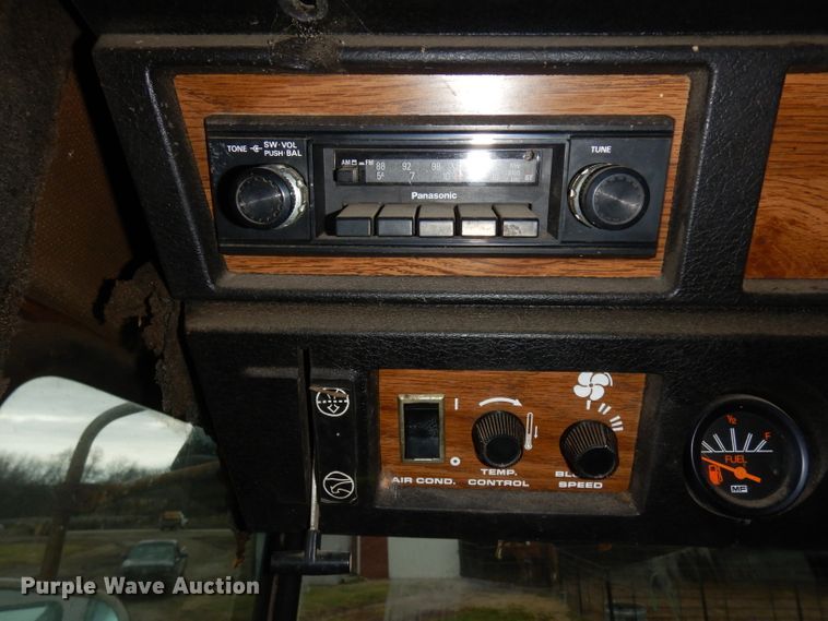 image for item IG9132 1985 Massey-Ferguson 850  RWA combine