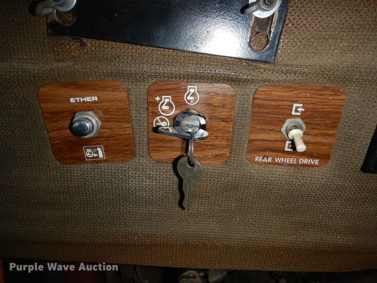 image for item IG9132 1985 Massey-Ferguson 850  RWA combine