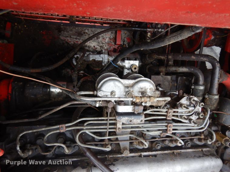 image for item IG9132 1985 Massey-Ferguson 850  RWA combine