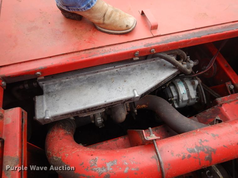 image for item IG9132 1985 Massey-Ferguson 850  RWA combine