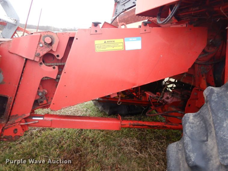 image for item IG9132 1985 Massey-Ferguson 850  RWA combine