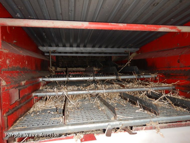 image for item IG9132 1985 Massey-Ferguson 850  RWA combine