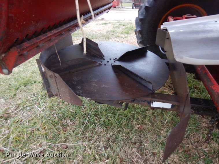 image for item IG9132 1985 Massey-Ferguson 850  RWA combine