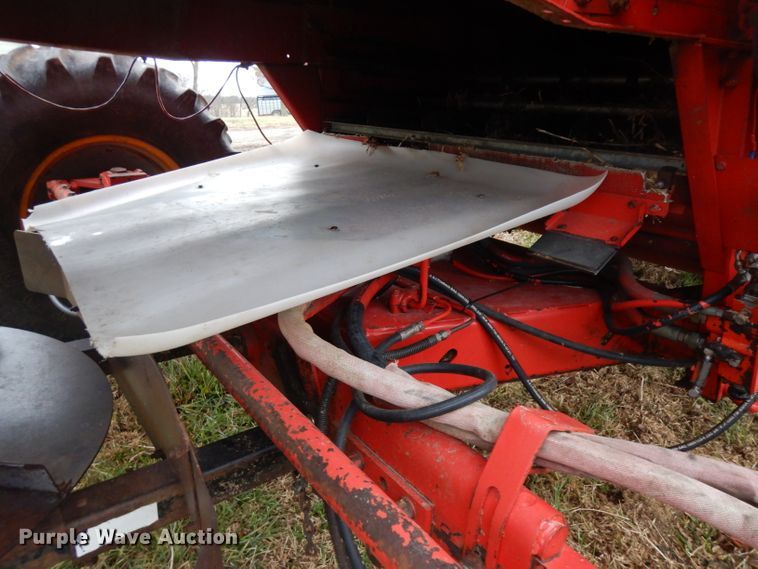 image for item IG9132 1985 Massey-Ferguson 850  RWA combine