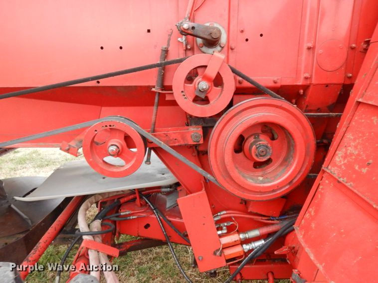 image for item IG9132 1985 Massey-Ferguson 850  RWA combine