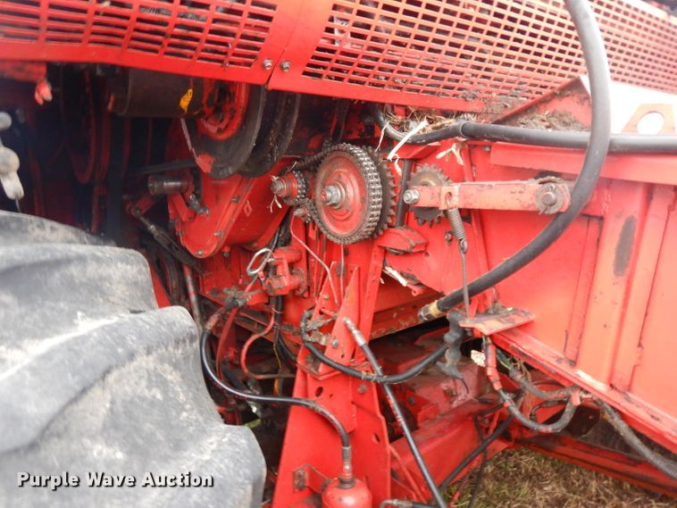 image for item IG9132 1985 Massey-Ferguson 850  RWA combine