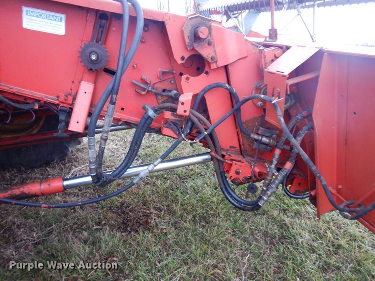 image for item IG9132 1985 Massey-Ferguson 850  RWA combine