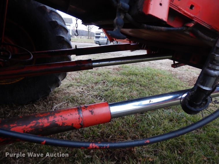 image for item IG9132 1985 Massey-Ferguson 850  RWA combine