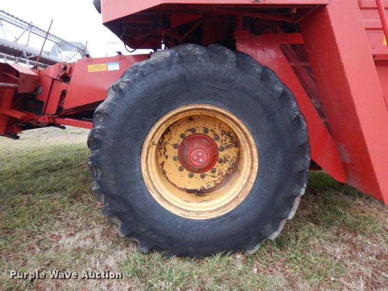 image for item IG9132 1985 Massey-Ferguson 850  RWA combine