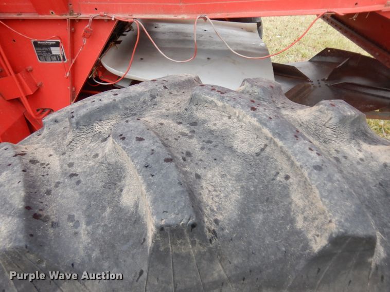 image for item IG9132 1985 Massey-Ferguson 850  RWA combine