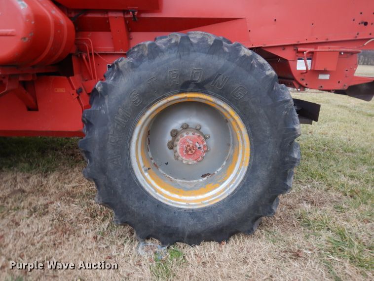 image for item IG9132 1985 Massey-Ferguson 850  RWA combine