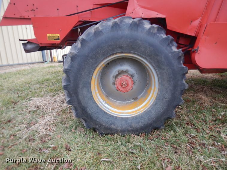 image for item IG9132 1985 Massey-Ferguson 850  RWA combine