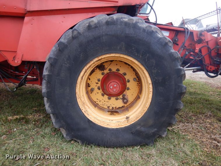 image for item IG9132 1985 Massey-Ferguson 850  RWA combine