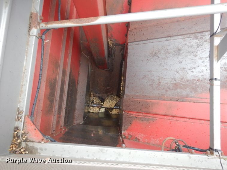 image for item IG9132 1985 Massey-Ferguson 850  RWA combine