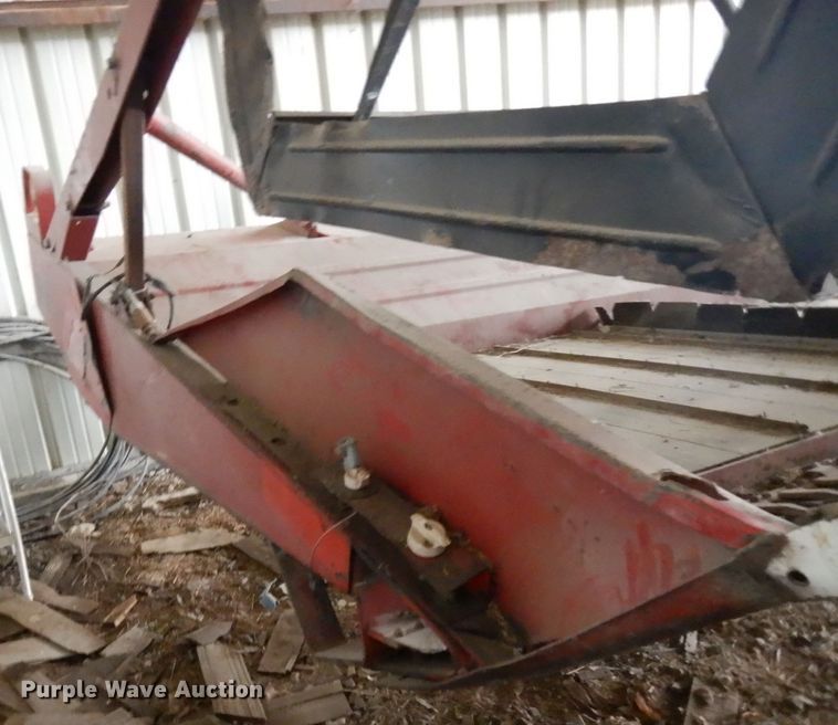 image for item IG9133 International 730  windrower