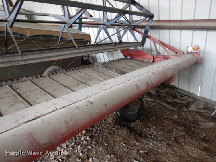 image for item IG9133 International 730  windrower