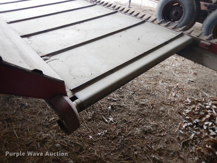 image for item IG9133 International 730  windrower