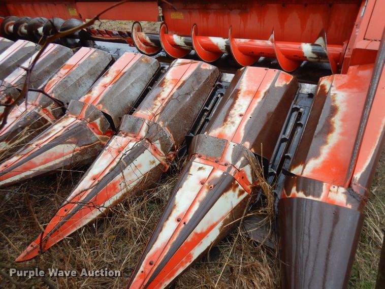 image for item IG9137 Massey-Ferguson 1183 corn head