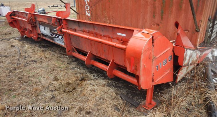 image for item IG9137 Massey-Ferguson 1183 corn head