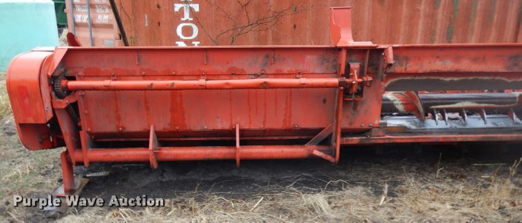 image for item IG9137 Massey-Ferguson 1183 corn head