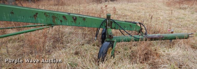 image for item IG9139 John Deere 940 land leveler