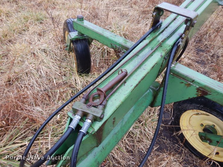 image for item IG9139 John Deere 940 land leveler