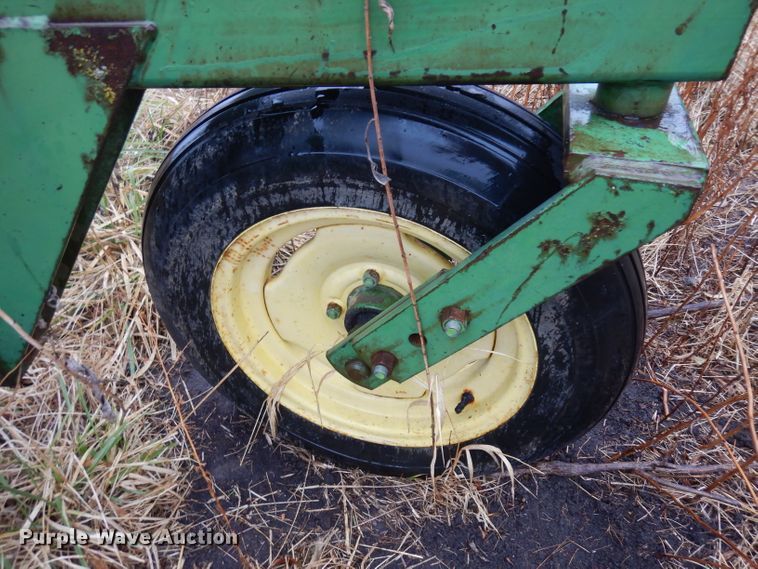 image for item IG9139 John Deere 940 land leveler