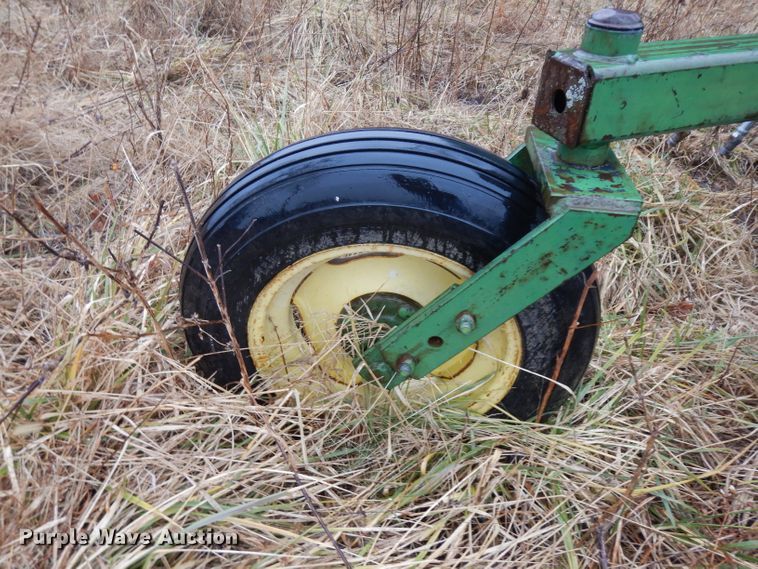 image for item IG9139 John Deere 940 land leveler