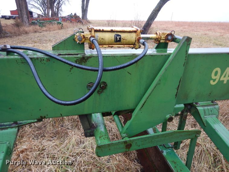 image for item IG9139 John Deere 940 land leveler