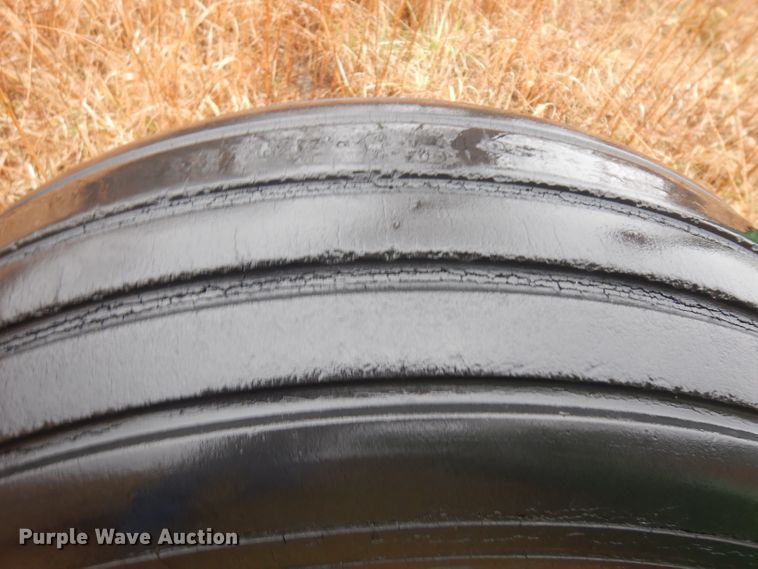 image for item IG9139 John Deere 940 land leveler