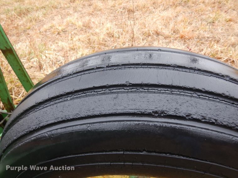 image for item IG9139 John Deere 940 land leveler