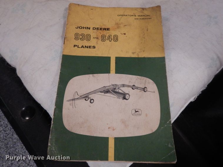 image for item IG9139 John Deere 940 land leveler