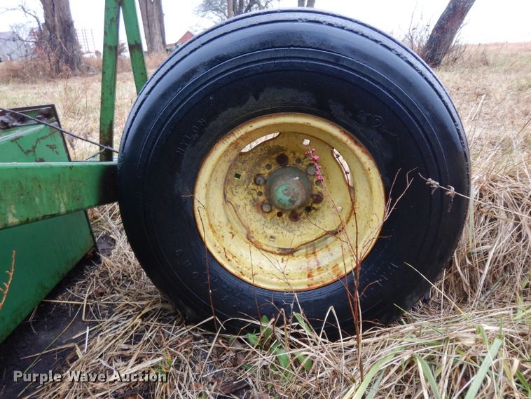 image for item IG9139 John Deere 940 land leveler