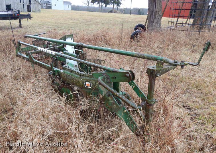 image for item IG9140 Oliver 565 one-way four bottom plow