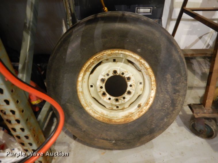 image for item IG9140 Oliver 565 one-way four bottom plow