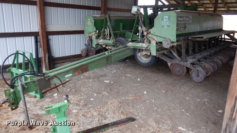 image for item IG9141 Great Plains Solid Stand 24  grain drill