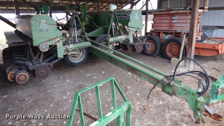 image for item IG9141 Great Plains Solid Stand 24  grain drill