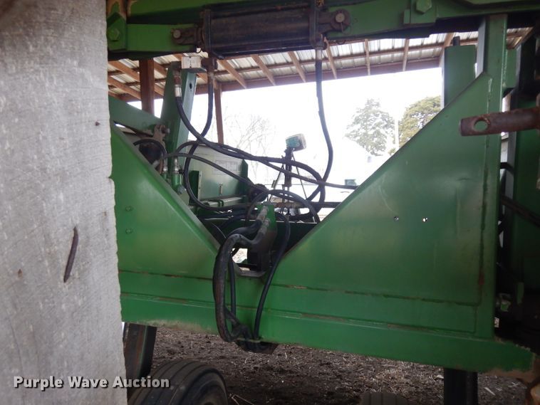 image for item IG9141 Great Plains Solid Stand 24  grain drill