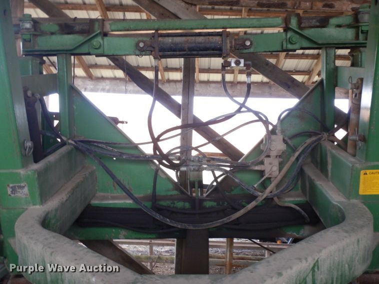 image for item IG9141 Great Plains Solid Stand 24  grain drill