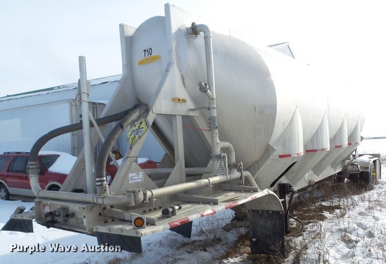 image for item DA7046 1998 Heil 9901048 pneumatic dry bulk trailer