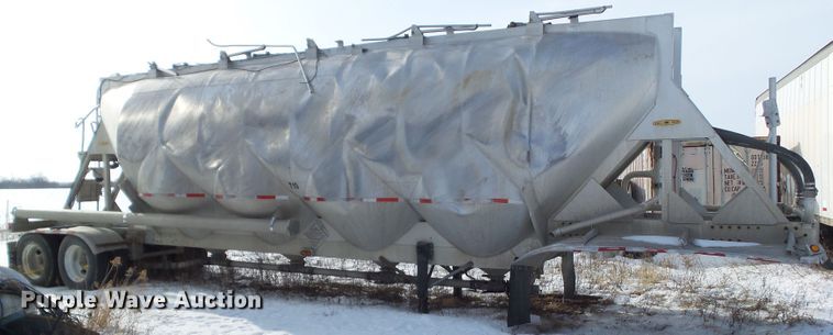 image for item DA7046 1998 Heil 9901048 pneumatic dry bulk trailer