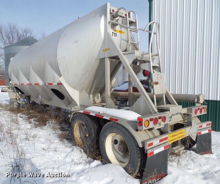 image for item DA7046 1998 Heil 9901048 pneumatic dry bulk trailer